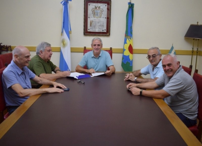 Rubricado por el intendente Gastón.