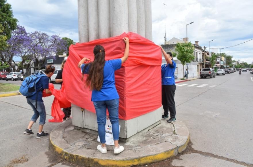 Lazo rojo.