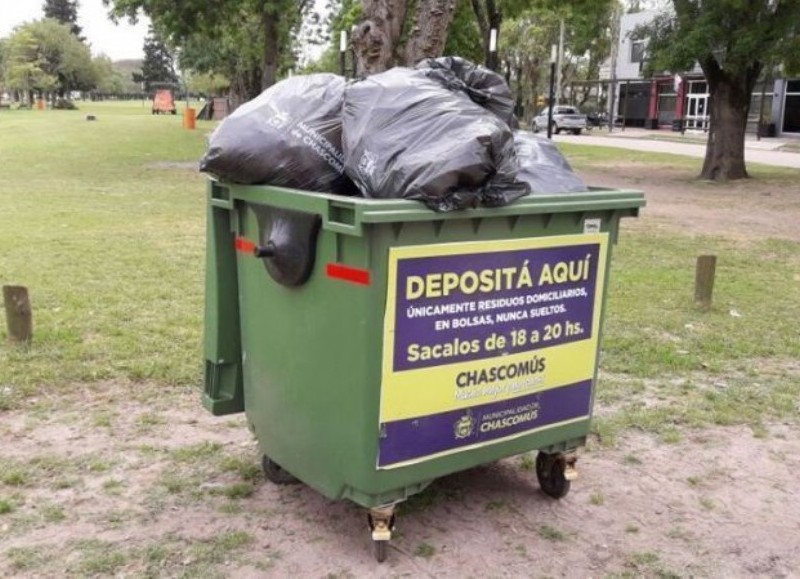 Se recomienda a la población evitar depositar residuos reciclables en las campanas o puntos limpios durante el feriado, a fin de mantener el orden y la higiene en los espacios públicos; sí, se podrán sacar los días hábiles.