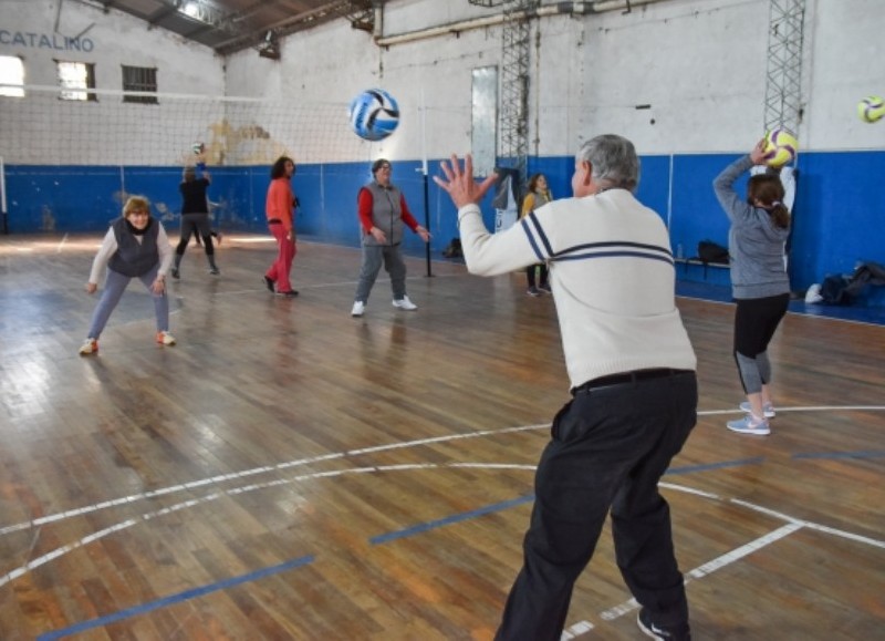 La hora de newcon es 14.45, los martes y jueves.