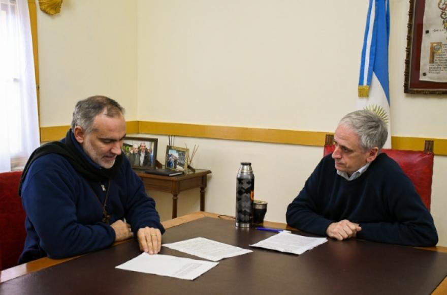 Reunión del intendente con el obispo Liébana.