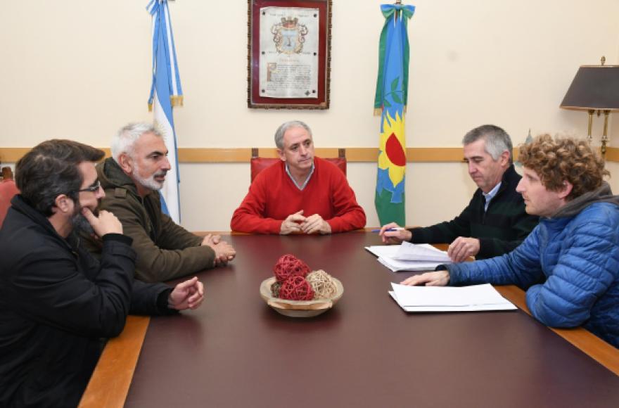 Reunión encabezada por el intendente Gastón.