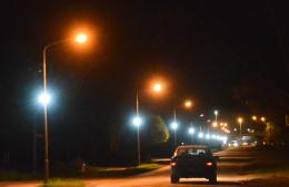 Nuevas luminarias en la senda peatonal del barrio El Porteño