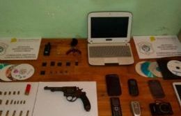 Celulares, revólveres y posible evidencia de delito sexual