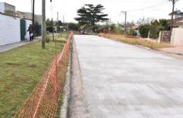 Avanzan las dos cuadras de asfalto en calle Almirante Brown