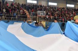 Acto por el Día de la Bandera y jura de los chicos de 4º año