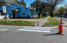 Repintado de sendas peatonales para reforzar la seguridad vial en zonas escolares