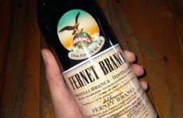 Dos menores robaron botella de fernet y ropa