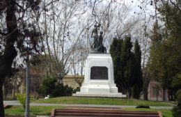 Quejas por el descuido de la Plaza Libertad