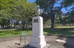 Restaurarán el busto de Sarmiento