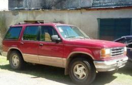 Encuentran camioneta con casi 200 mil pesos