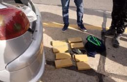 Secuestran ocho ladrillos de marihuana en operativo de control en Ruta 2