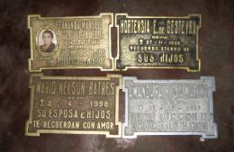 Roban placas de bronce en el Cementerio San Andrés