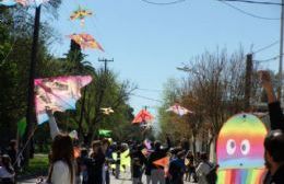 Se realizó una barrileteada en el marco de los 50 años de la Escuela Municipal N°1