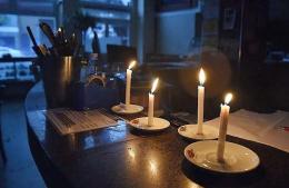 Reclamo por el servicio de luz en el barrio Lomas Altas