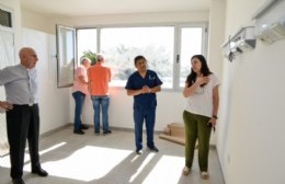 El obispo Malfa recorrió la nueva sala de pediatría junto al intendente