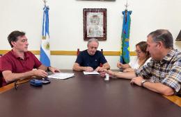 Javier Gastón retoma sus funciones al frente de la Intendencia tras su viaje institucional