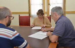 Renuevan el comodato de un predio para actividades educativas de la Escuela Agraria